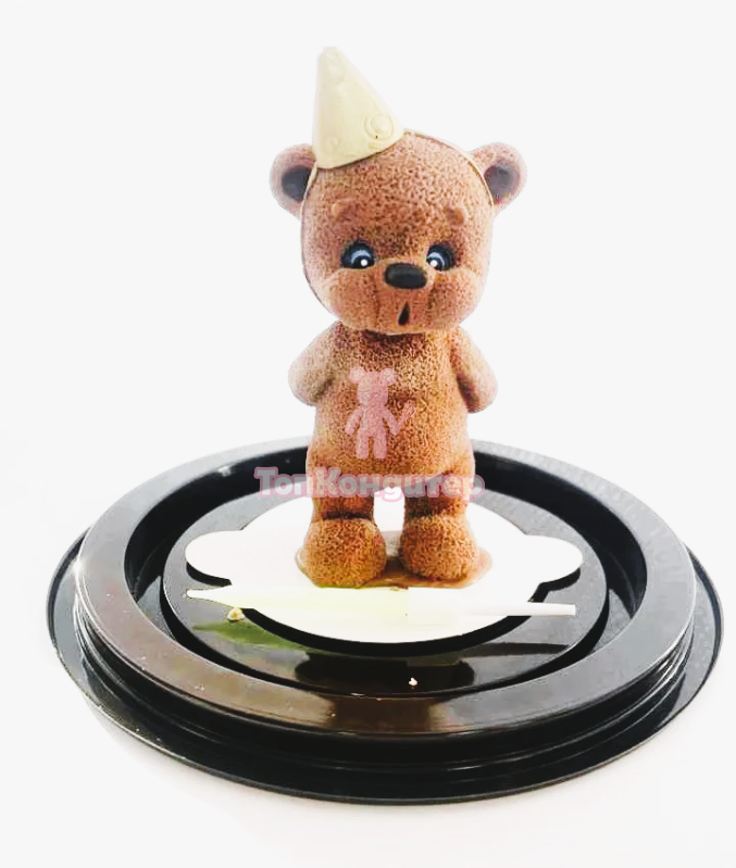 Фигурка из шоколадной глазури Мишка задувает свечку 10*4,5см, цветная